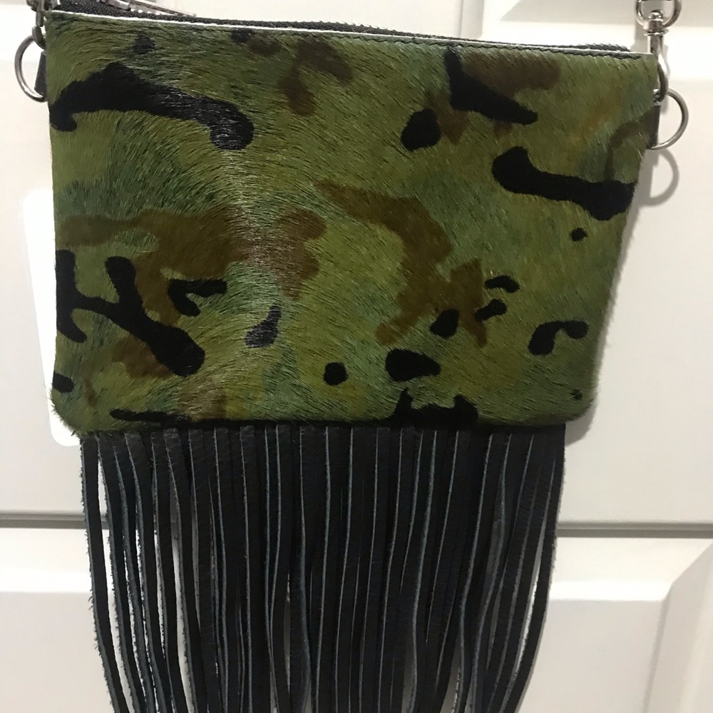 Leather crossbody bag with camo print